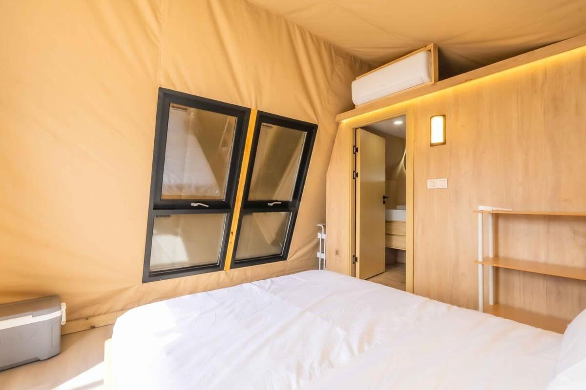 Glamping In The Urban Hotel Glendora Bagian luar foto