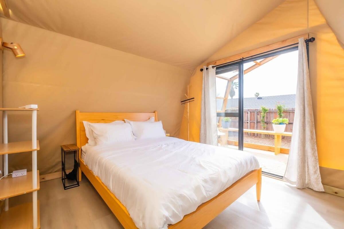 Glamping In The Urban Hotel Glendora Bagian luar foto