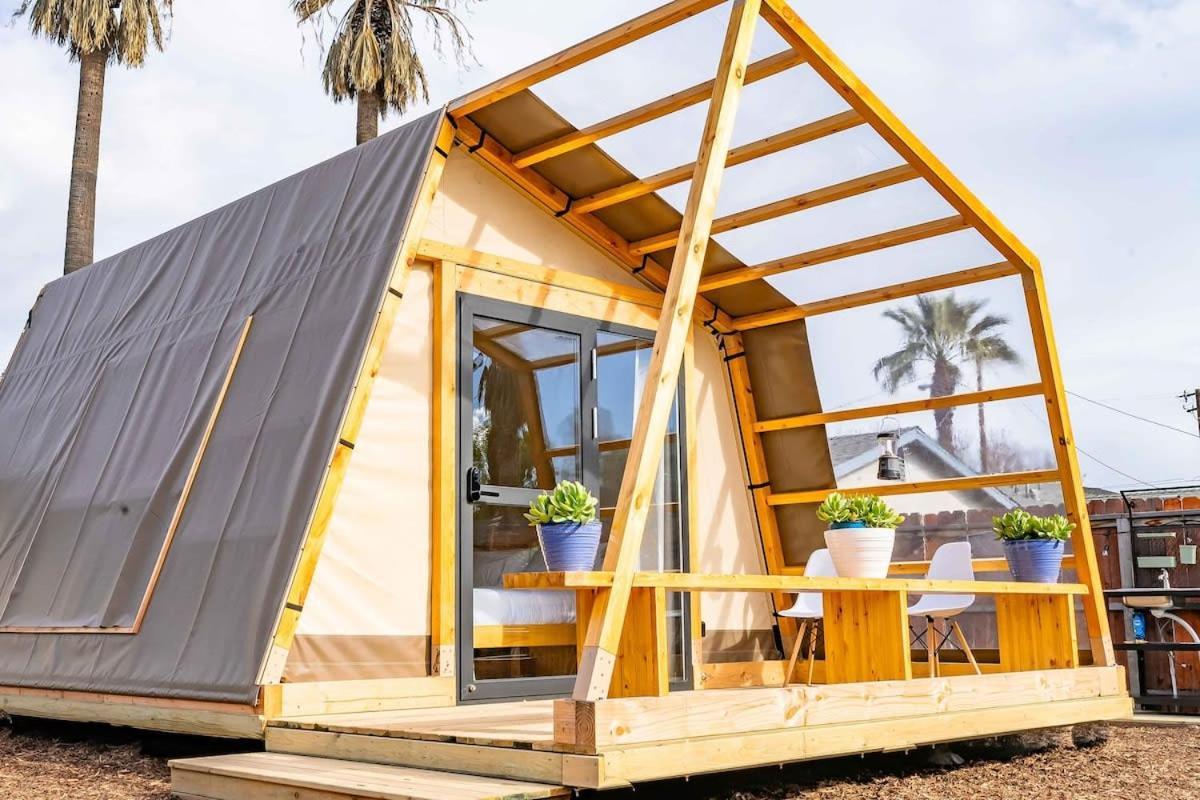 Glamping In The Urban Hotel Glendora Bagian luar foto